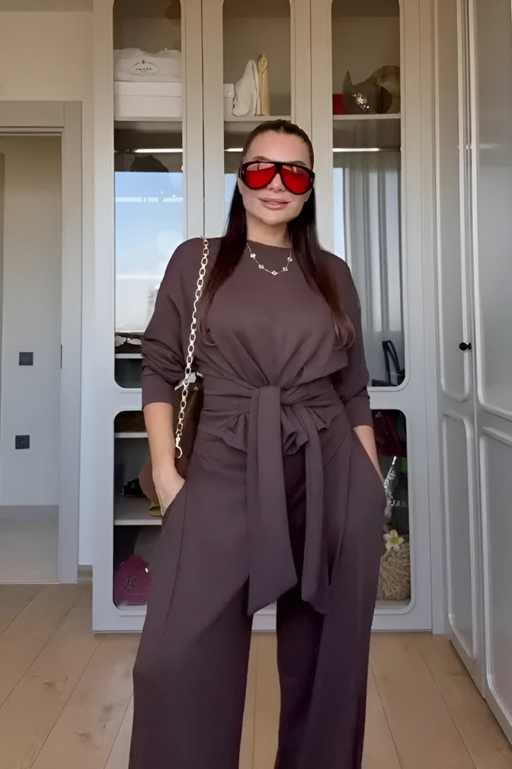 Arvia™ | Chique lounge set met strikdetail