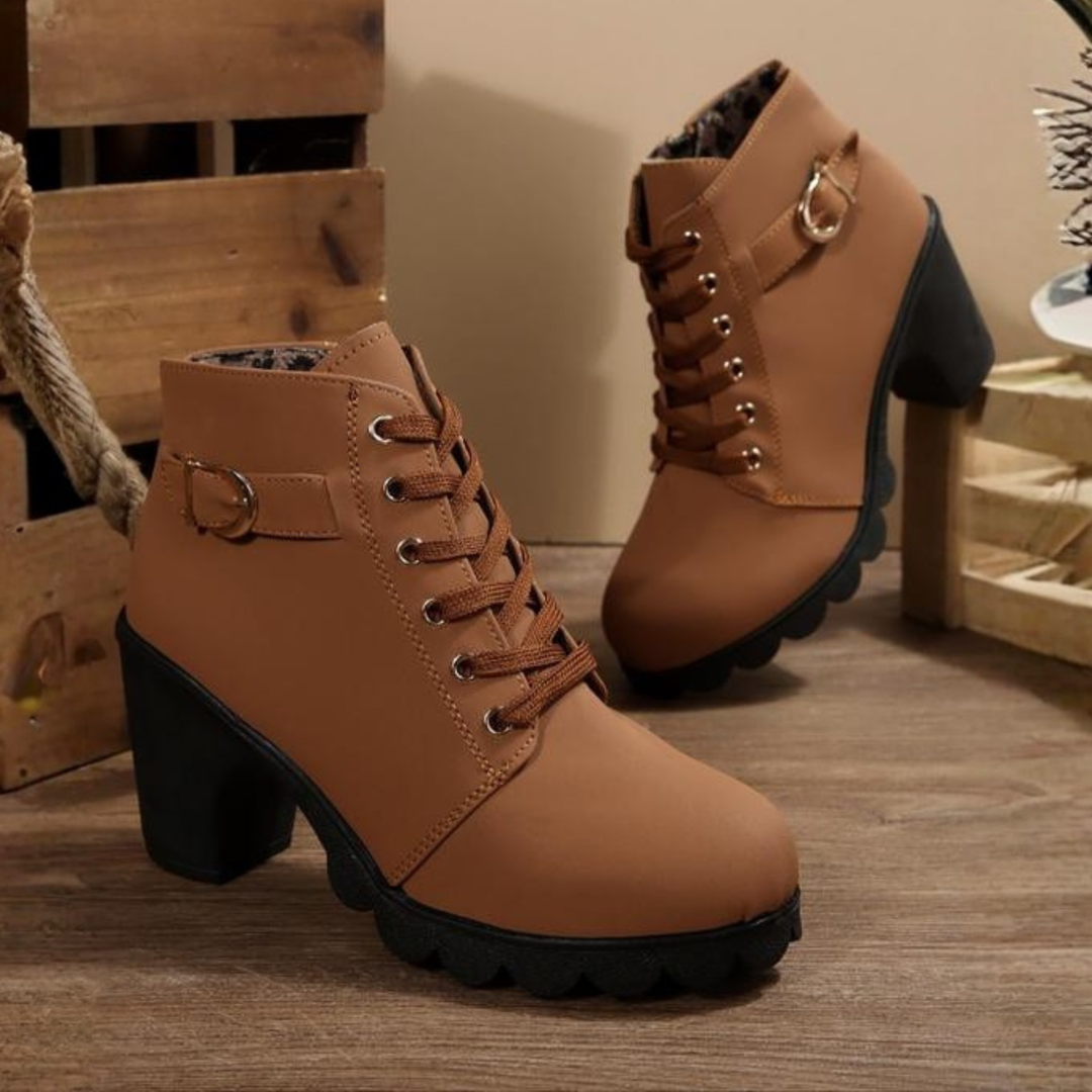 Katni - Chic Veterschoenen met Metalen Gesp en Chunky Enkellaarsjes