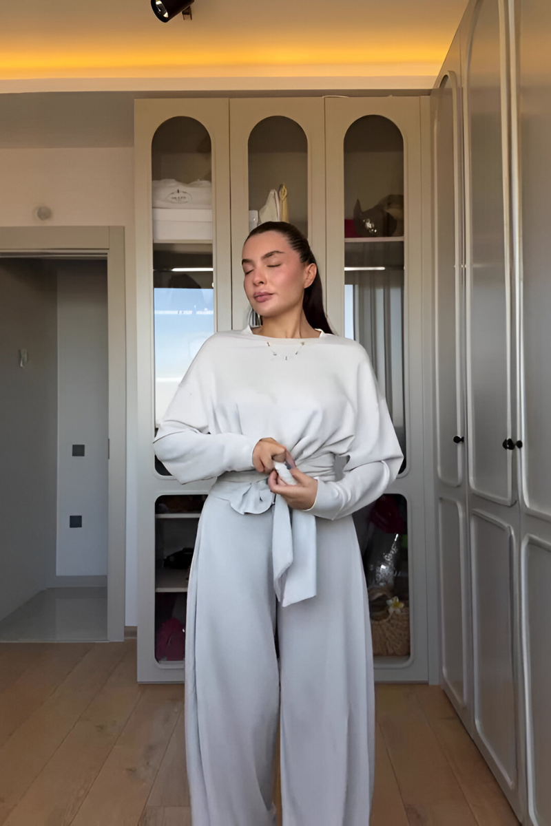 Arvia™ | Chique lounge set met strikdetail